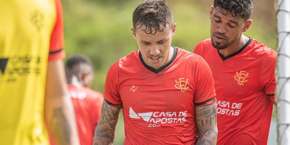 Sem participar de nenhum gol pelo Vitória, Pionteck negocia saída do clube