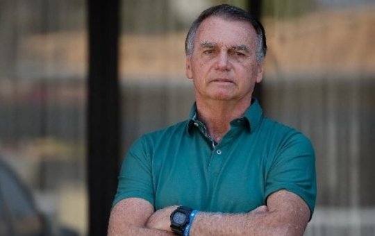 Alexandre de Moraes mantém prisão domiciliar e proíbe visitas a Jair Bolsonaro até o fim das eleições
