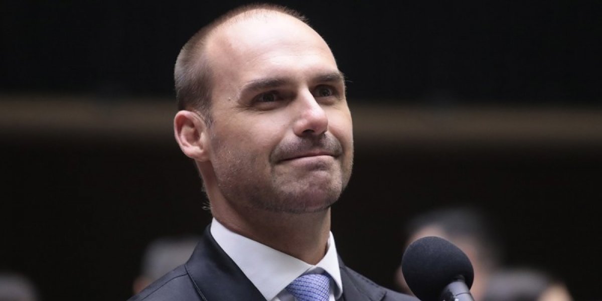 PF recomenda demissão de Eduardo Bolsonaro por abandono de cargo de escrivão
