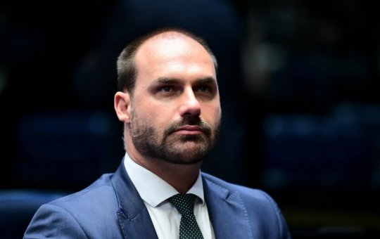Eduardo Bolsonaro diz que pretende voltar ao Brasil e descarta pedir cidadania dos EUA