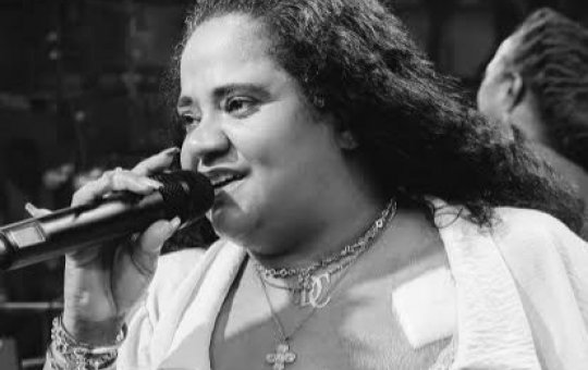 Morre aos 45 anos a cantora Débora Cruz, sobrinha do sambista Arlindo Cruz