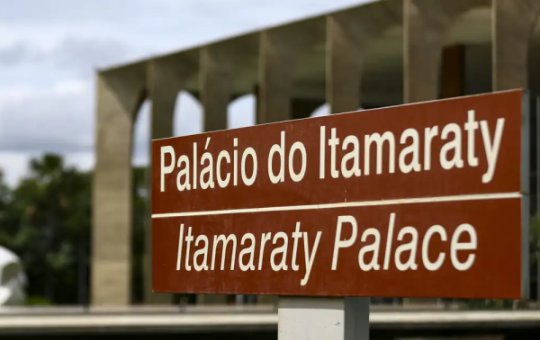 Itamaraty alerta brasileiros a evitarem viagens ao Oriente Médio após escalada do conflito