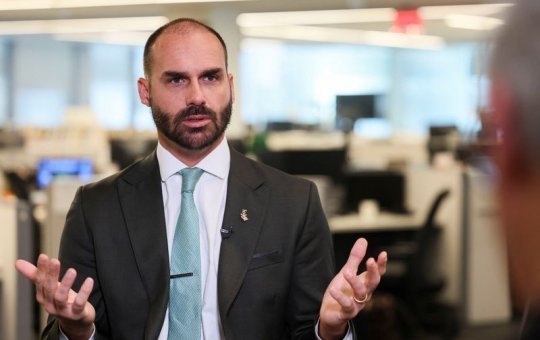 PF decide demitir Eduardo Bolsonaro por abandono de cargo