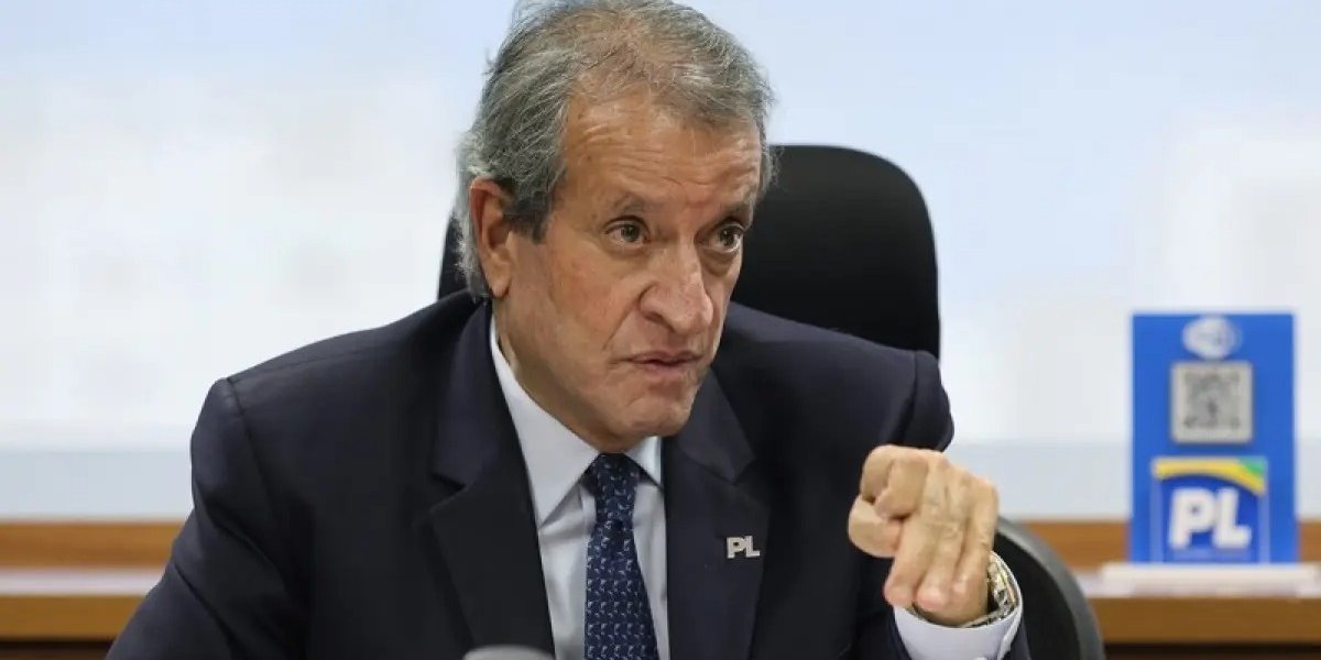“Loucura”, diz Valdemar Costa Neto sobre tarifaço de Donald Trump ao Brasil