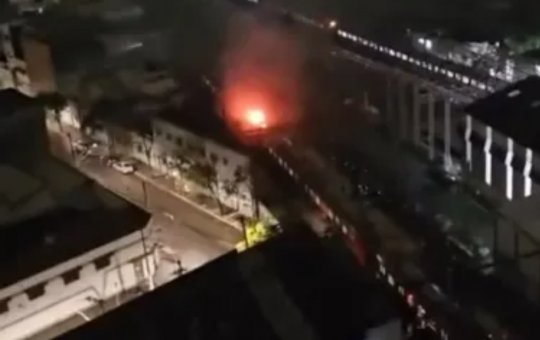 Incêndio em trem paralisa transporte ferroviário e provoca caos em São Paulo