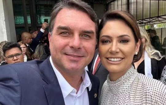 Michelle Bolsonaro responde a Flávio Bolsonaro: "Eu te desculpo" e fala em reconstrução da família