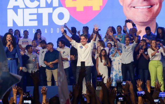 Vídeo criado por IA emociona ACM Neto durante convenção e viraliza nas redes