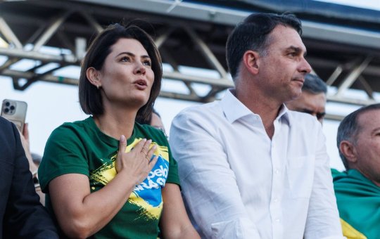 Michelle Bolsonaro aceita pedido de desculpas de Flávio e sinaliza reconciliação em vídeo