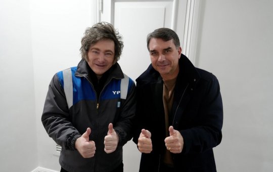 Convenção do PL oficializa Flávio Bolsonaro e reúne Javier Milei em São Paulo neste sábado