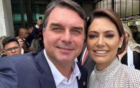 Michelle Bolsonaro aparece em vídeo apoiando a candidatura de Flávio
