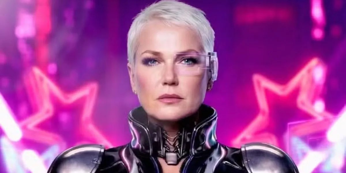 Em turnê de despedida, Xuxa abre show surgindo em nave espacial e leva fãs ao delírio