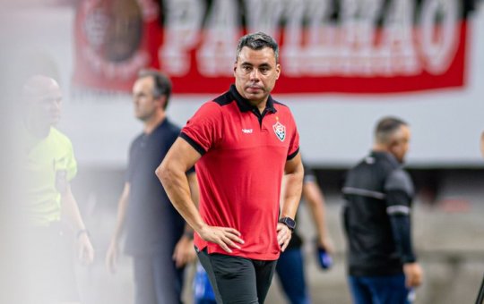 Após falha, Jair Ventura sai em defesa de Lucas Arcanjo: 'Um dos melhores goleiros do Brasil'
