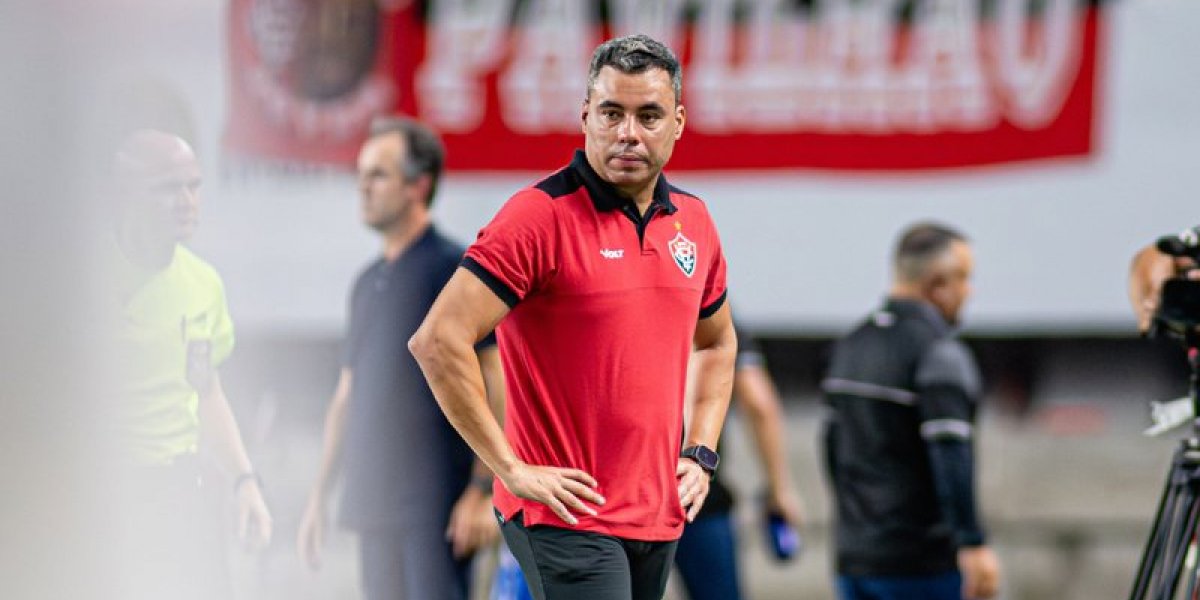 Após falha, Jair Ventura sai em defesa de Lucas Arcanjo: 'Um dos melhores goleiros do Brasil'