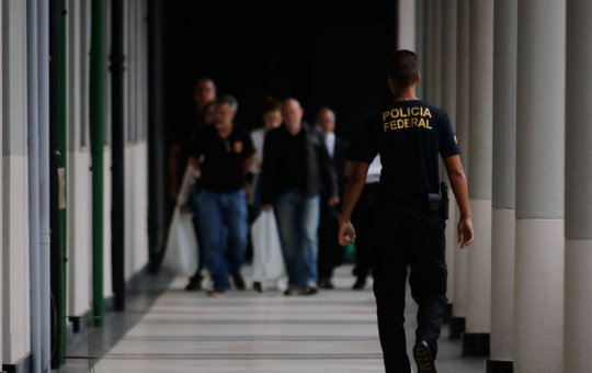 Polícia Federal faz operação contra grupo especializado em furtos contra Caixa