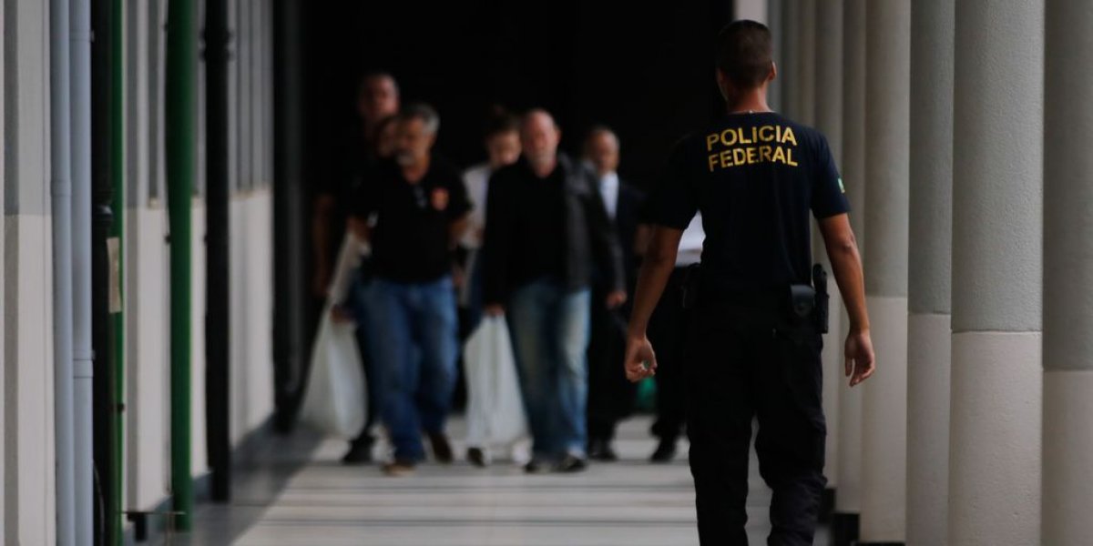 Polícia Federal faz operação contra grupo especializado em furtos contra Caixa