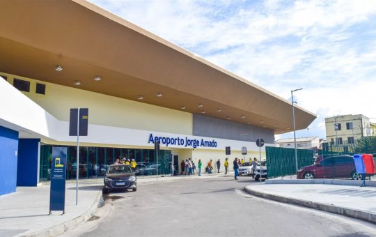 Pista de aeroporto de Ilhéus é interditada após pneu de avião estourar