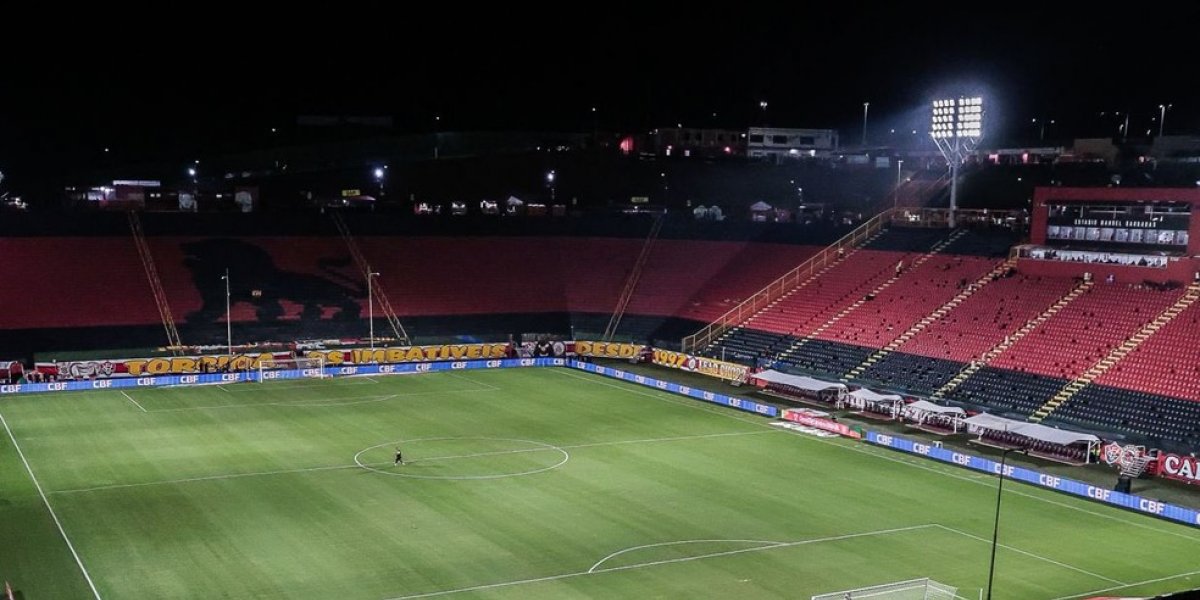 Invicto em casa há seis meses, Vitória recebe o líder Palmeiras no Barradão