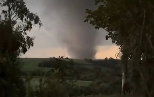 Tornado atinge cidades do RS, destelha casas e provoca estragos durante tempestade