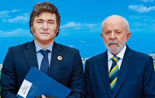 Após crise com o Brasil, Milei assina decreto para barrar estrangeiros na Argentina