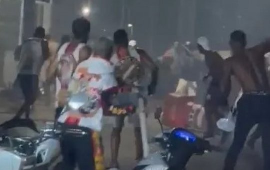 Torcedores de torcida organizada do Vitória e do Bahia entram em confronto antes de jogo