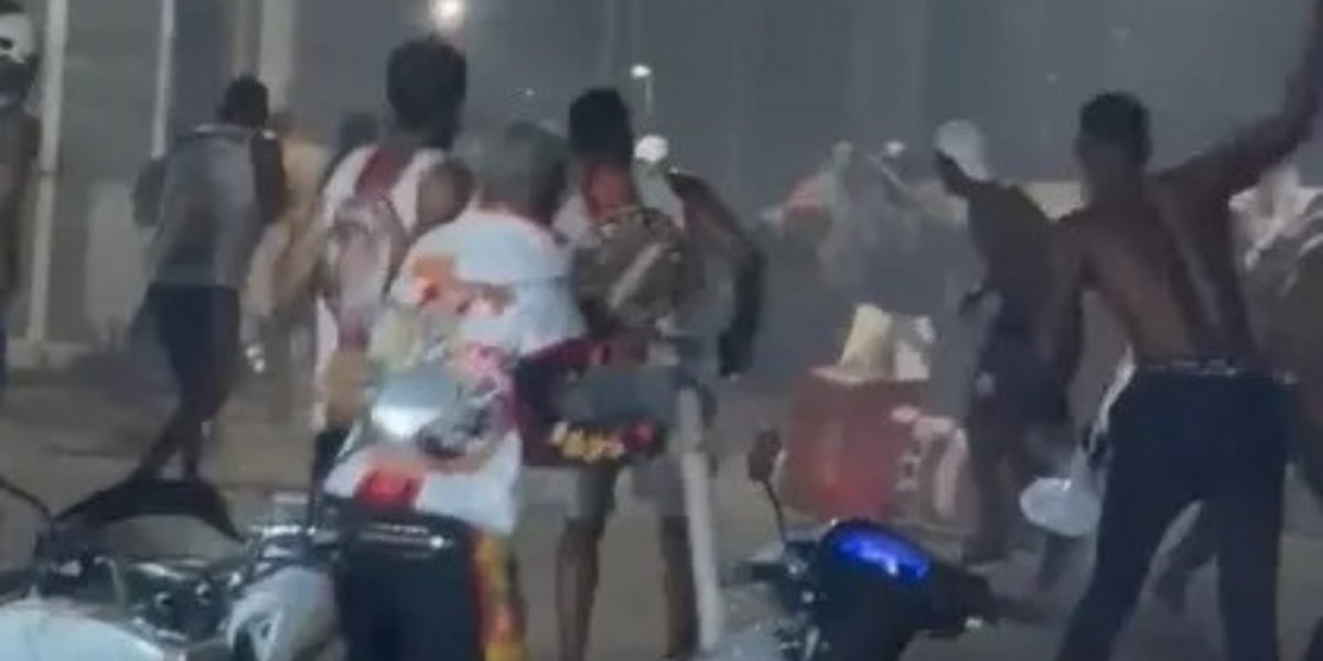 Torcedores de torcida organizada do Vitória e do Bahia entram em confronto antes de jogo