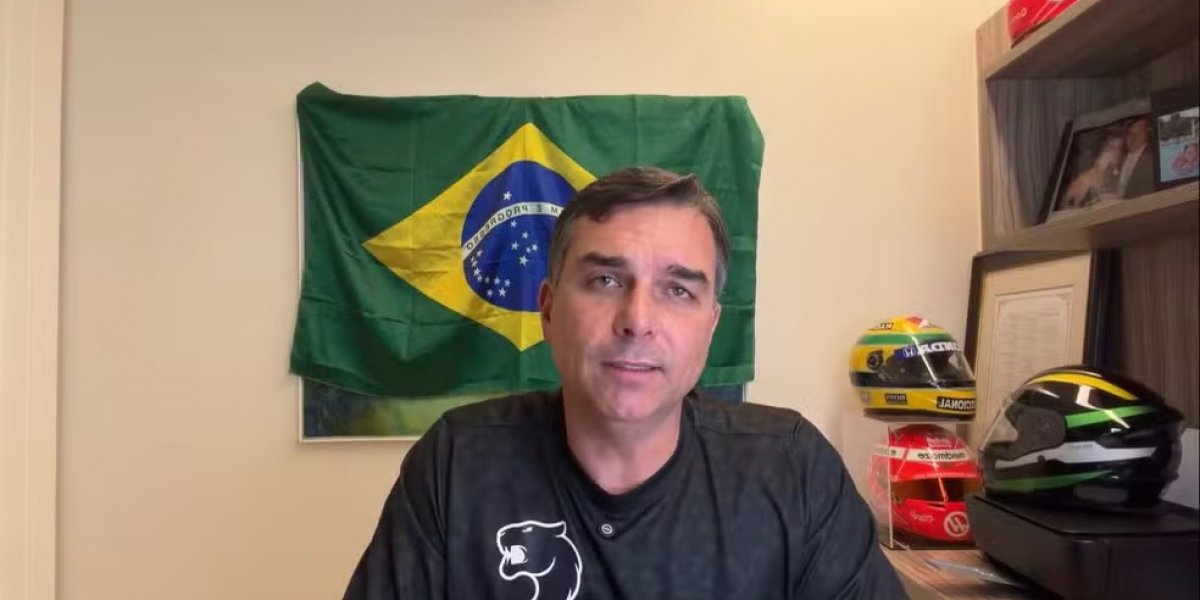 Flávio Bolsonaro diz que Jair não sabia de vídeo de IA na convenção: "Nós estudamos a legislação"