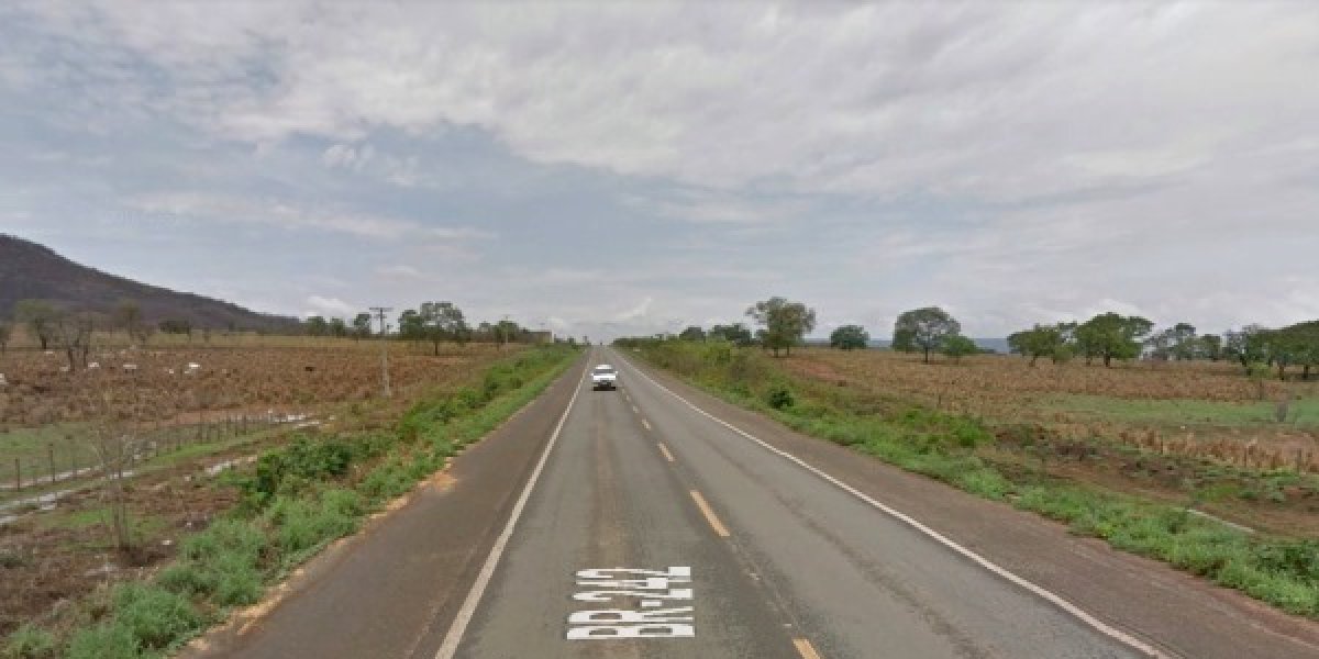 Acidente na BR-242 deixa três mortos após queda de motocicleta em Itaberaba