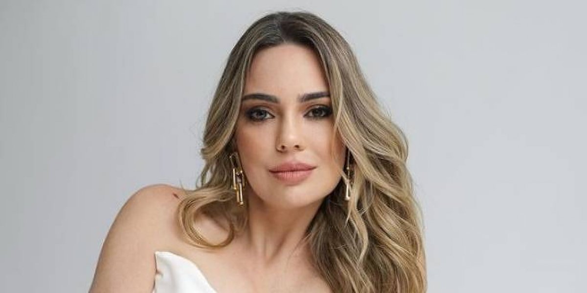Rachel Sheherazade relata ter sido expulsa de carro de aplicativo após pedir mudança de rádio