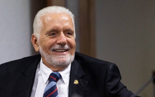 Senador Jaques Wagner diz estar "tranquilo" e afirma que provará inocência em investigação da PF