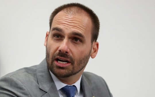 Vídeo: Aos prantos, Eduardo Bolsonaro revela medo de ser preso e faz desabafo