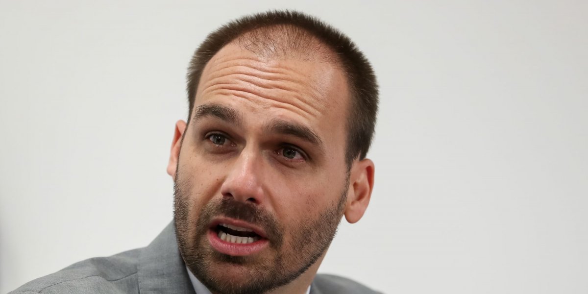 Vídeo: Aos prantos, Eduardo Bolsonaro revela medo de ser preso e faz desabafo