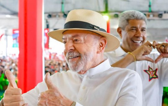Jovem se emociona ao agradecer Lula por escola de tempo integral na Bahia