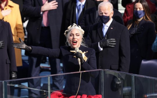 Lady Gaga diz que usou vestido à prova de balas na posse de Joe Biden