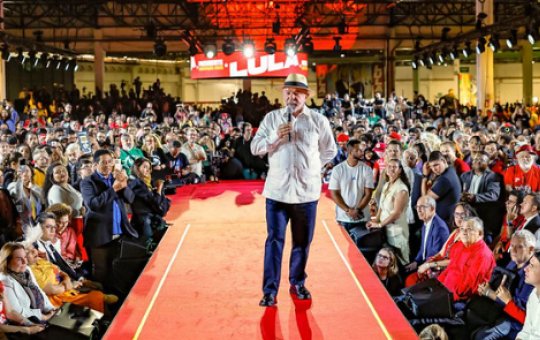 Lula afirma que prefere perder votos a ter apoio de agressores