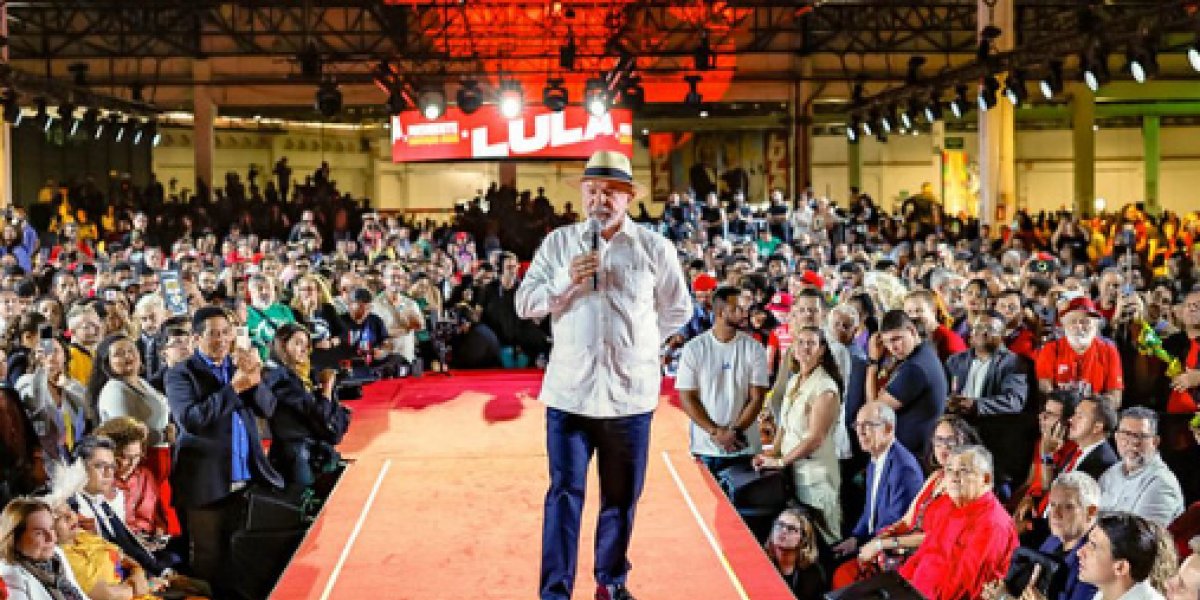 Lula afirma que prefere perder votos a ter apoio de agressores