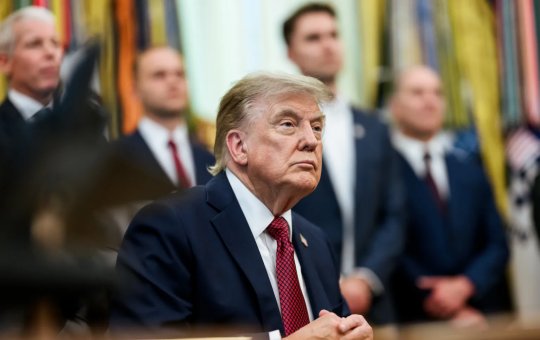 Trump endurece discurso e diz que Irã terá de escolher entre acordo ou "rendição total"