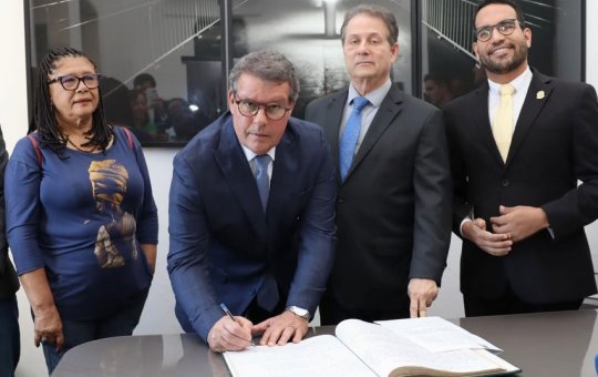 Carlos Kleber Almeida toma posse como vereador suplente na Câmara de Salvador