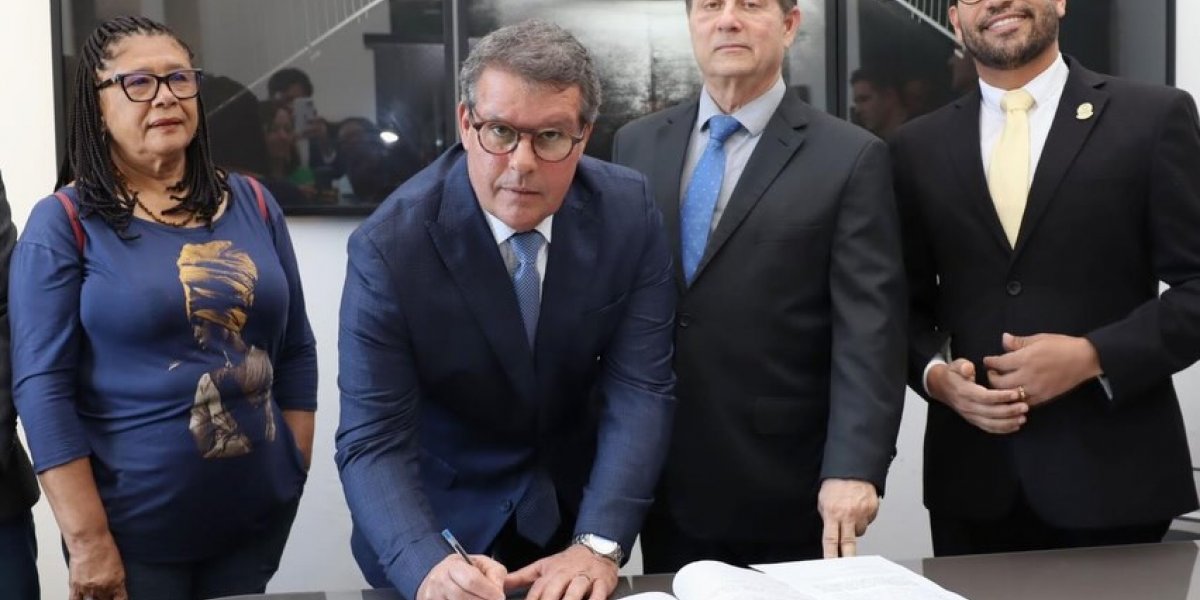 Carlos Kleber Almeida toma posse como vereador suplente na Câmara de Salvador