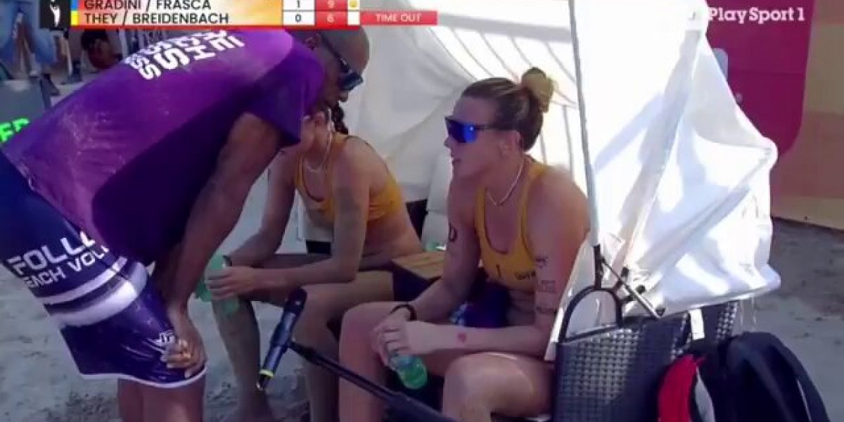 Técnico brasileiro é alvo de críticas após puxar braço de atleta em final de vôlei de praia