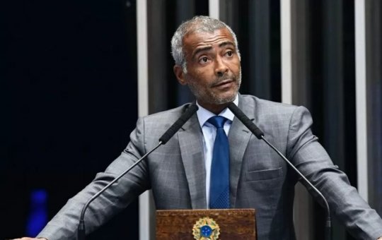 Romário tem salário penhorado pela justiça por dívida com ex-presidente da CBF