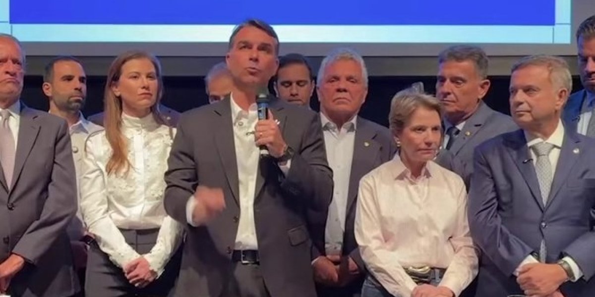 Flávio Bolsonaro afirma que teve duas filhas para cuidarem dele quando envelhecer