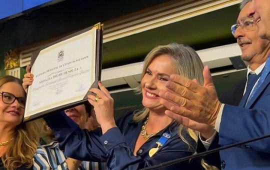 Deputada Ivana Bastos é homenageada com a Medalha Thomé de Souza em Salvador