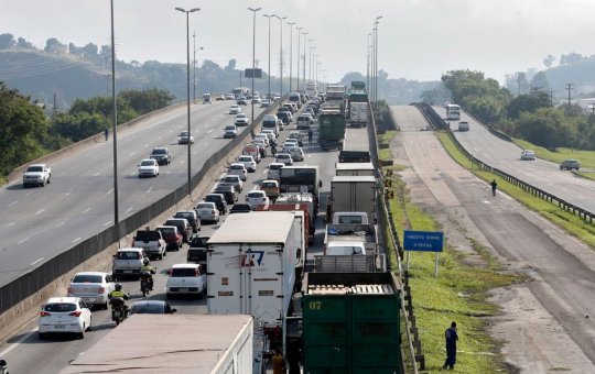 Lula sanciona lei que cria piso mínimo para o frete rodoviário de cargas