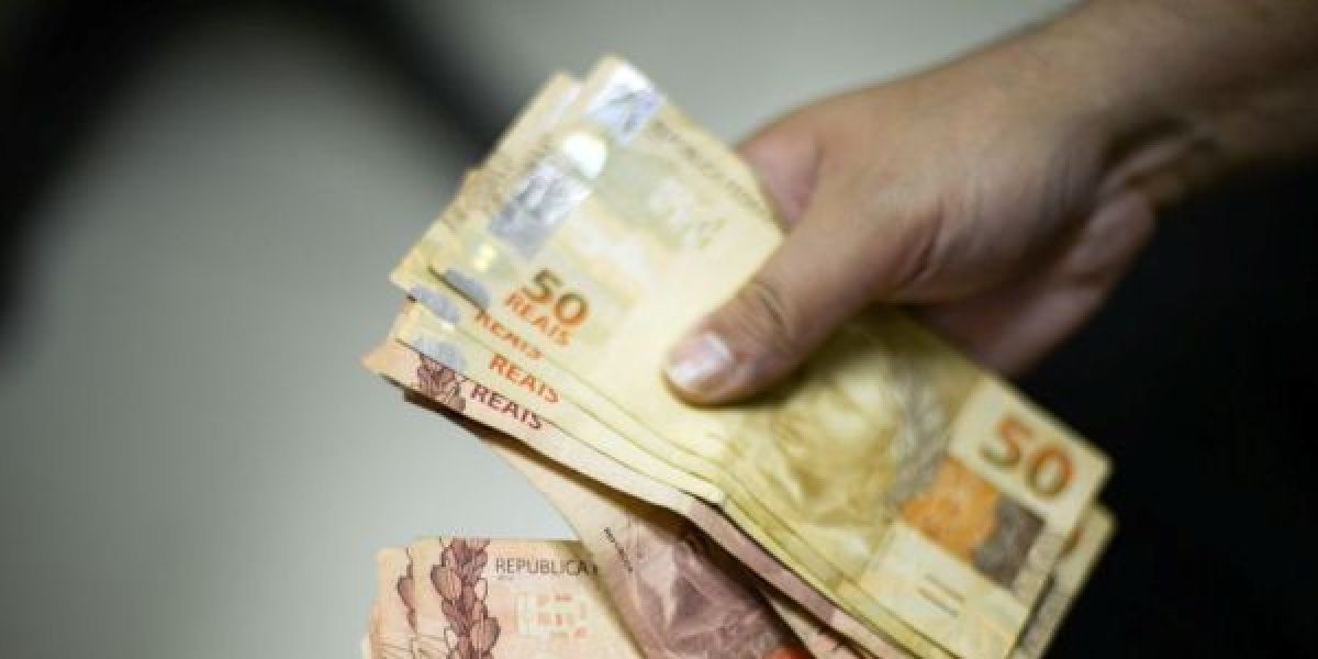 Salário mínimo pode subir para R$ 1.717 em 2027; veja a previsão do governo