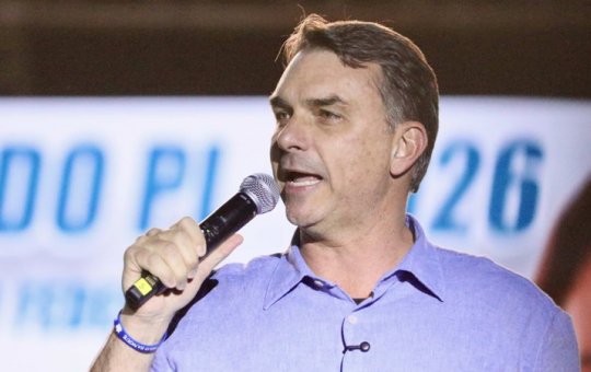 Presidente do TSE teria atuado nos bastidores para aproximar PP de Flávio Bolsonaro