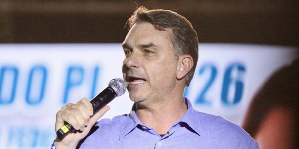 Presidente do TSE teria atuado nos bastidores para aproximar PP de Flávio Bolsonaro