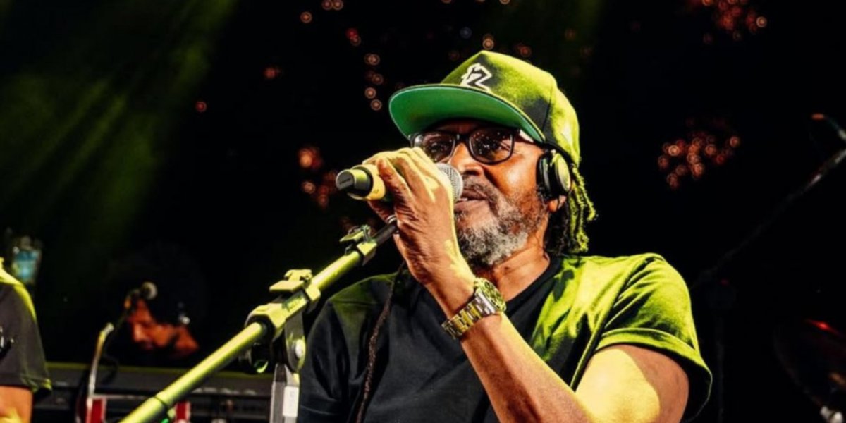 Edson Gomes confirma retorno aos palcos após internação e mantém show em Salvador