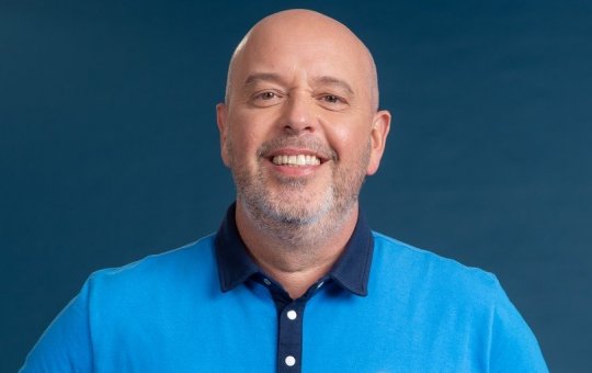 Alex Escobar passa por cirurgia para retirada de tumor benigno no tórax