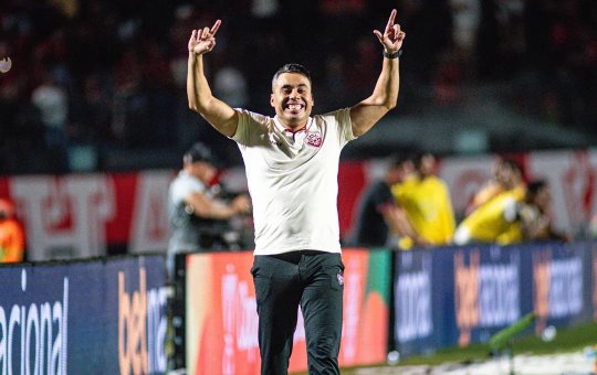 Após classificação na Copa do Brasil, Jair Ventura provoca Athletico: 'Aqui não'