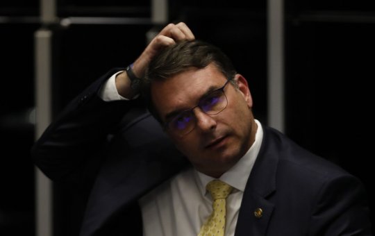 Flávio Bolsonaro tem maior rejeição entre candidatos à Presidência, aponta pesquisa